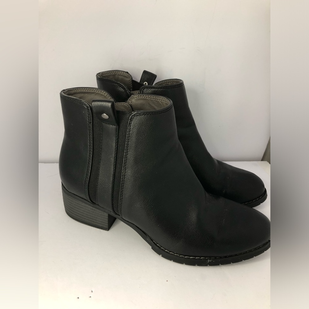 Eurosoft Sofft Black Ankle Booties Faux Leather Size 8 Heeled Boots Marcy